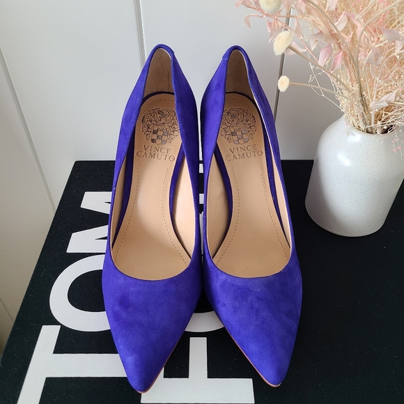 Vince Camuto suede pumps - Picture 6 of 9